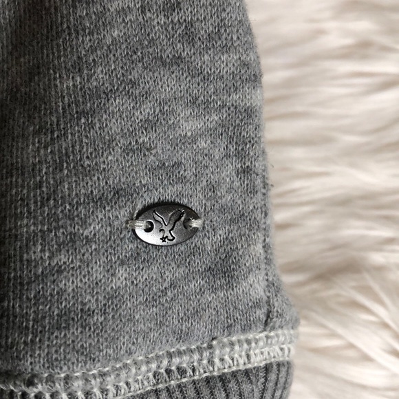 AE gray penguin 🐧 sweater - Picture 4 of 8